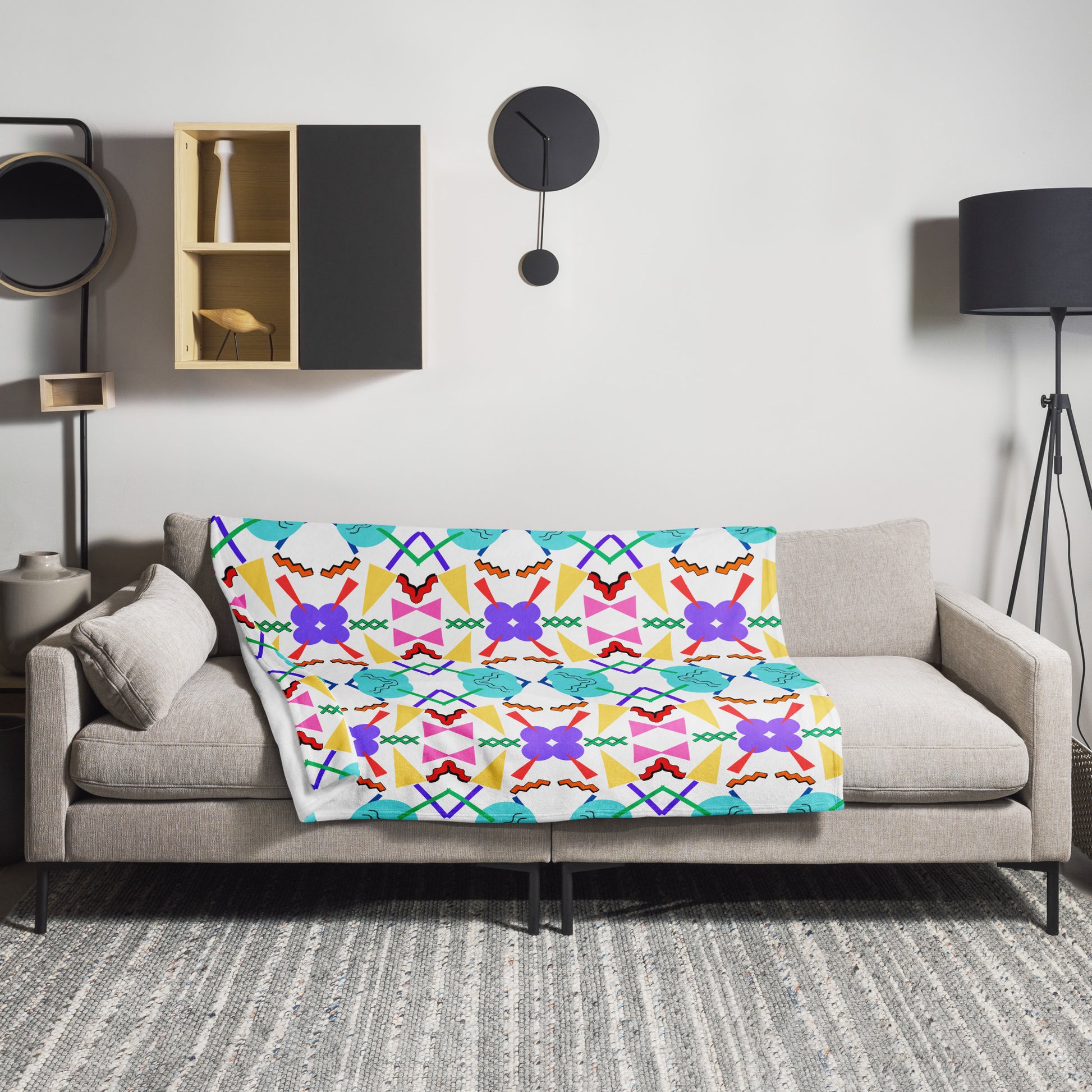 Retro pop geometric throw blanket with colorful 80s Memphis design by Hipyfi Clothes & Design 50x60-lifestyle